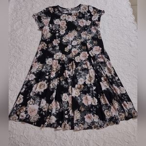 Olivia Matthews dress women size 1X , good condition polyester, floral .